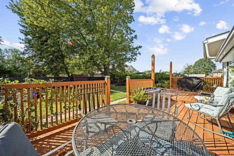 Tiny photo for 221 W Oakwood Avenue, Bucyrus, OH 44820 (MLS # 225037613)