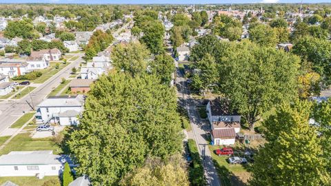 Tiny photo for 221 W Oakwood Avenue, Bucyrus, OH 44820 (MLS # 225037613)