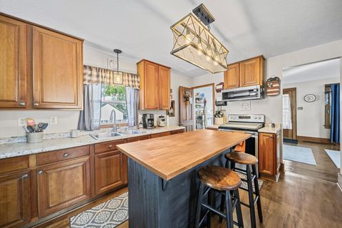 Tiny photo for 221 W Oakwood Avenue, Bucyrus, OH 44820 (MLS # 225037613)