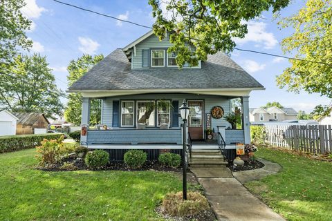 Photo of 221 W Oakwood Avenue, Bucyrus, OH 44820 (MLS # 225037613)