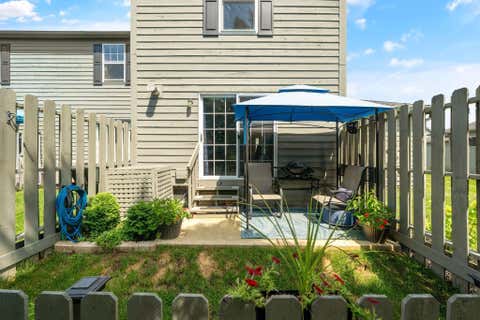 Tiny photo for 4043 Parkcove Drive 19A #19A, Columbus, OH 43230 (MLS # 226025908)