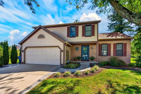 Photo of 1647 Preston Woods Court, Columbus, OH 43235 (MLS # 226036831)