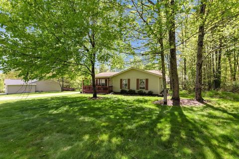 Photo of 329 Floralwood Drive, Howard, OH 43028 (MLS # 226016504)