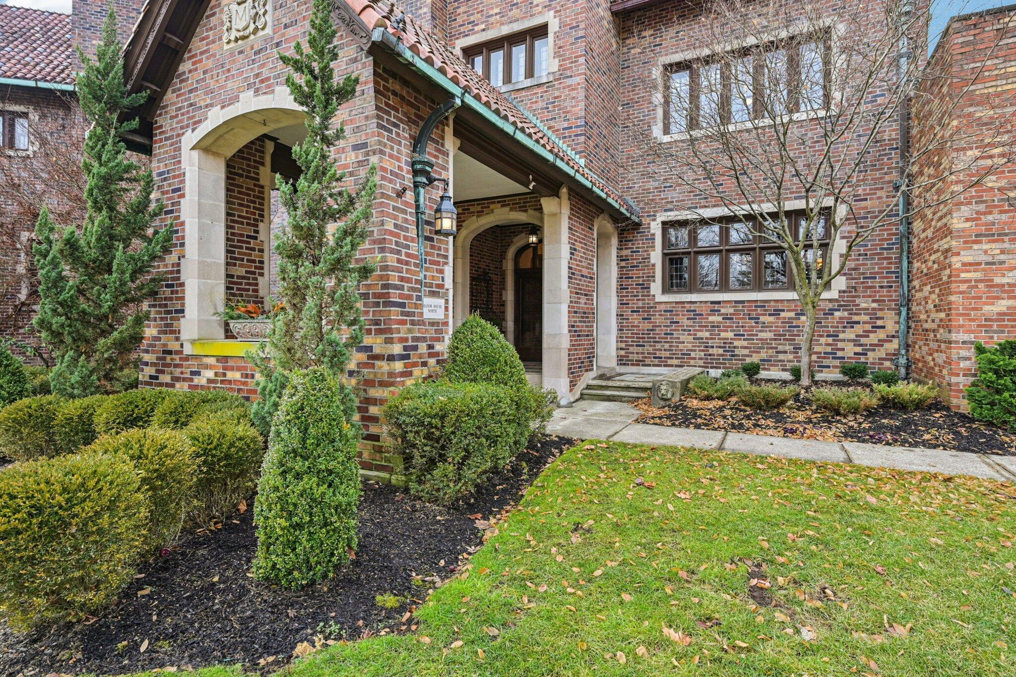 1427 Roxbury Road Manor House North