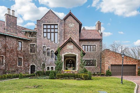 Photo of 1427 Roxbury Road Manor House North #Manor House North, Marble Cliff, OH 43212 (MLS # 226001121)