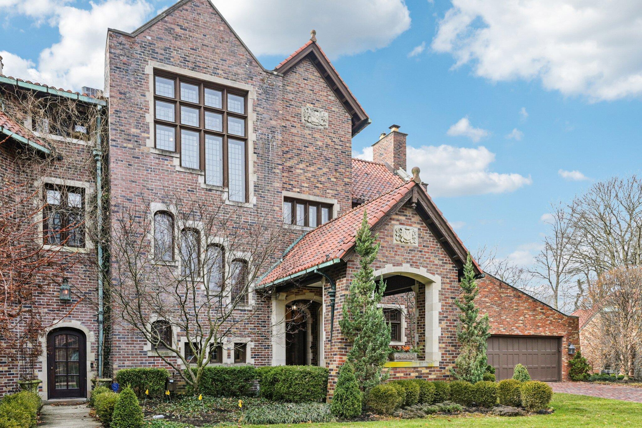 1427 Roxbury Road Manor House North