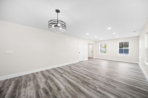 Tiny photo for 333 N 10th Street, Newark, OH 43055 (MLS # 225040311)