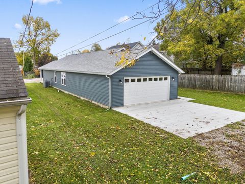 Tiny photo for 333 N 10th Street, Newark, OH 43055 (MLS # 225040311)