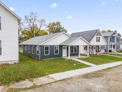 Tiny photo for 333 N 10th Street, Newark, OH 43055 (MLS # 225040311)