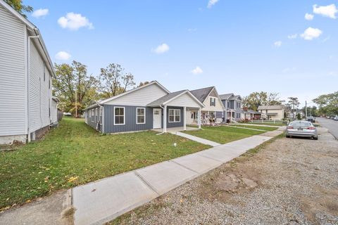 Tiny photo for 333 N 10th Street, Newark, OH 43055 (MLS # 225040311)