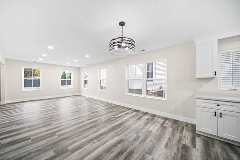 Tiny photo for 333 N 10th Street, Newark, OH 43055 (MLS # 225040311)