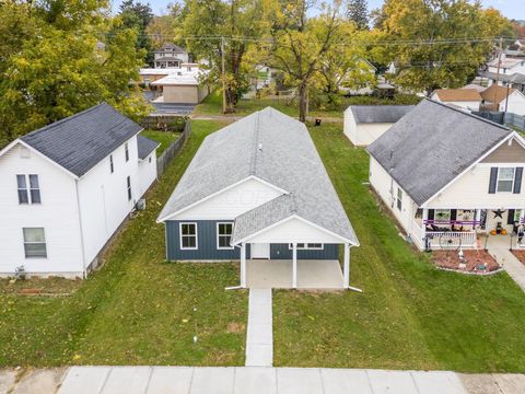 Tiny photo for 333 N 10th Street, Newark, OH 43055 (MLS # 225040311)