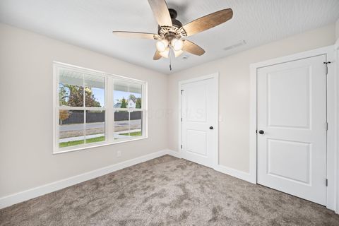 Tiny photo for 333 N 10th Street, Newark, OH 43055 (MLS # 225040311)