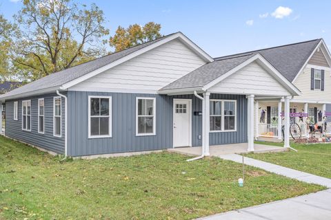 Tiny photo for 333 N 10th Street, Newark, OH 43055 (MLS # 225040311)