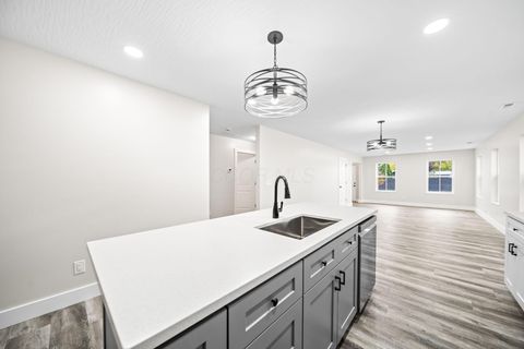 Tiny photo for 333 N 10th Street, Newark, OH 43055 (MLS # 225040311)