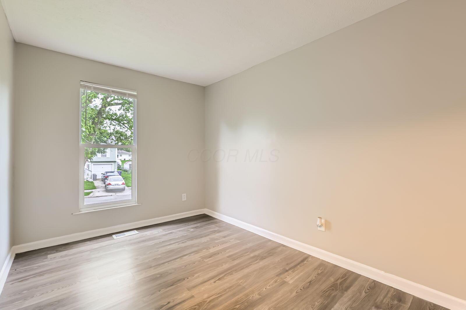 2424 Warfield Drive, Grove City, Ohio image 6