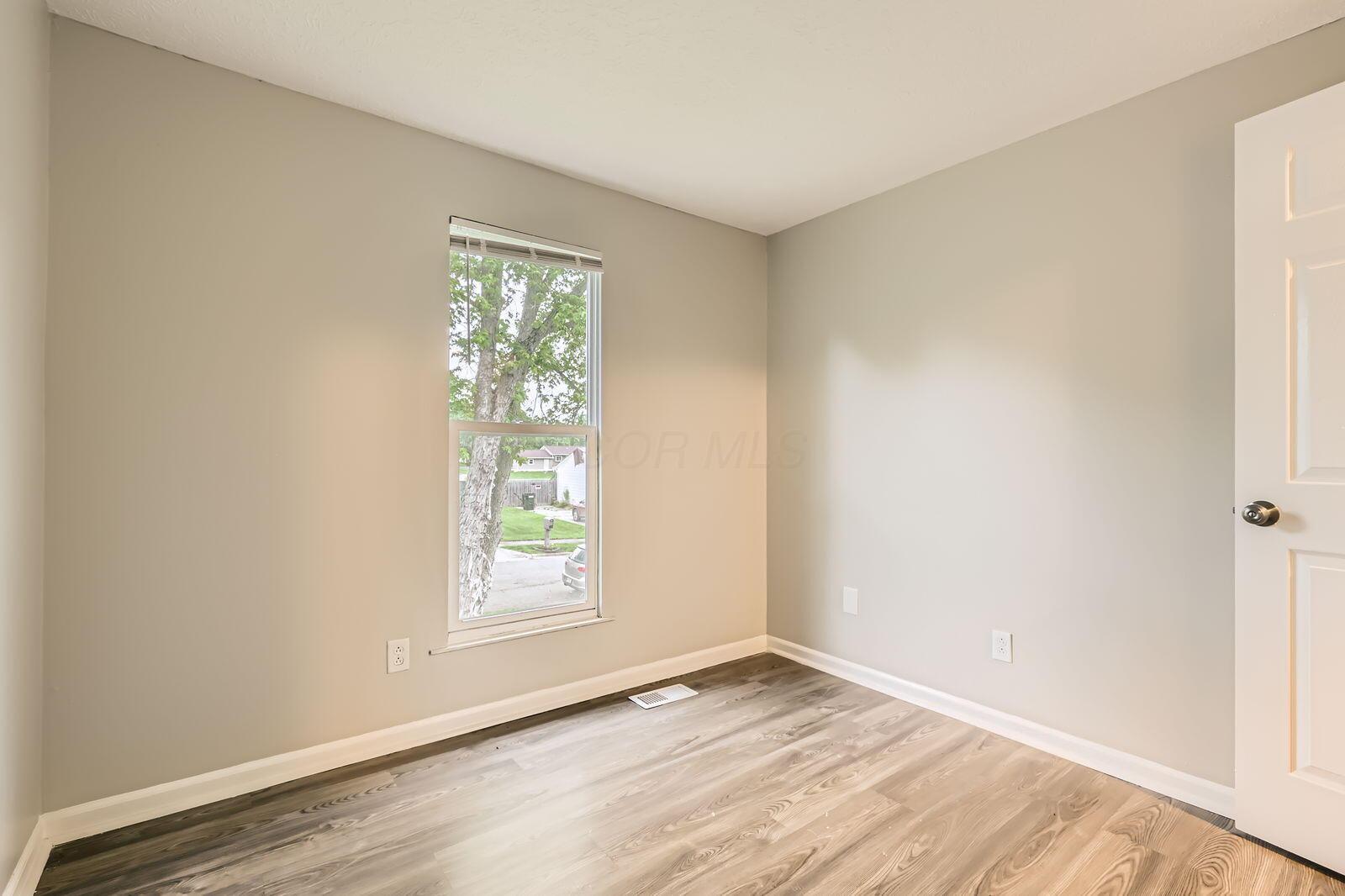 2424 Warfield Drive, Grove City, Ohio image 5