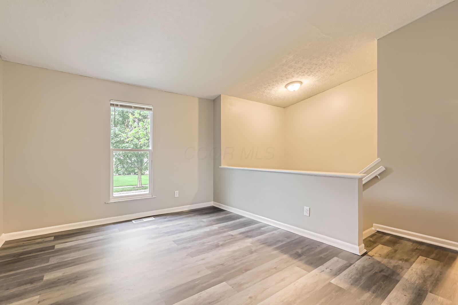 2424 Warfield Drive, Grove City, Ohio image 7