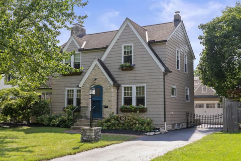 Photo of 1845 Andover Road, Upper Arlington, OH 43212 (MLS # 226027624)