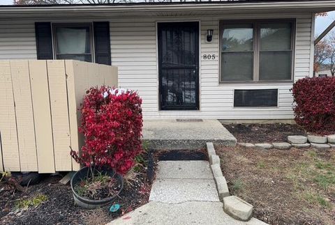 Photo of 805 Pipers Lane, Columbus, OH 43228 (MLS # 225044218)