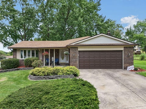 Homes For Sale - 333 Dellfield Way<br/> Gahanna, OH 43230