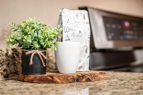 Tiny photo for 937 Governors Circle, Lancaster, OH 43130 (MLS # 225044877)