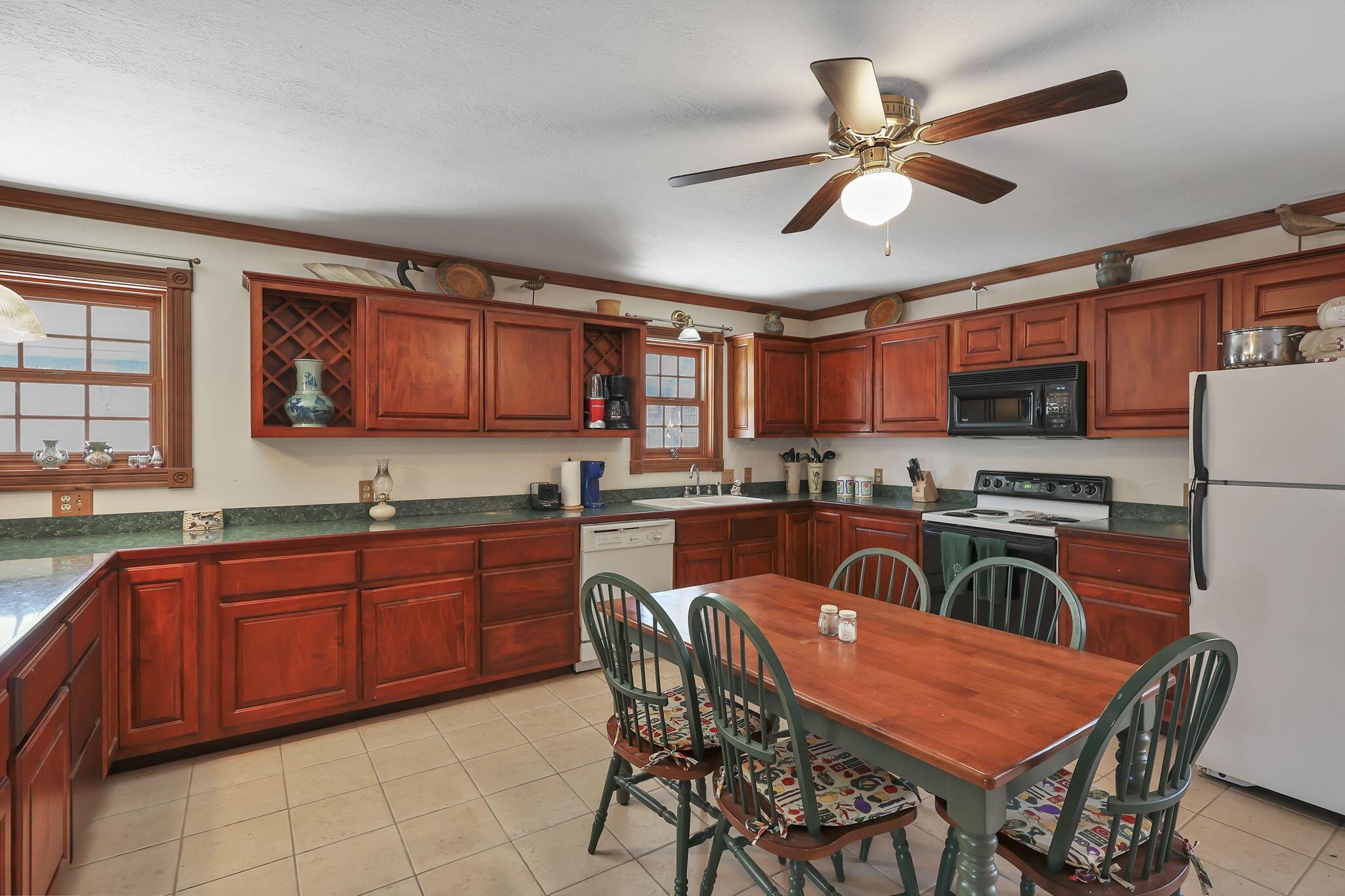 2098 Maya Lane, Sugar Grove, Ohio image 16