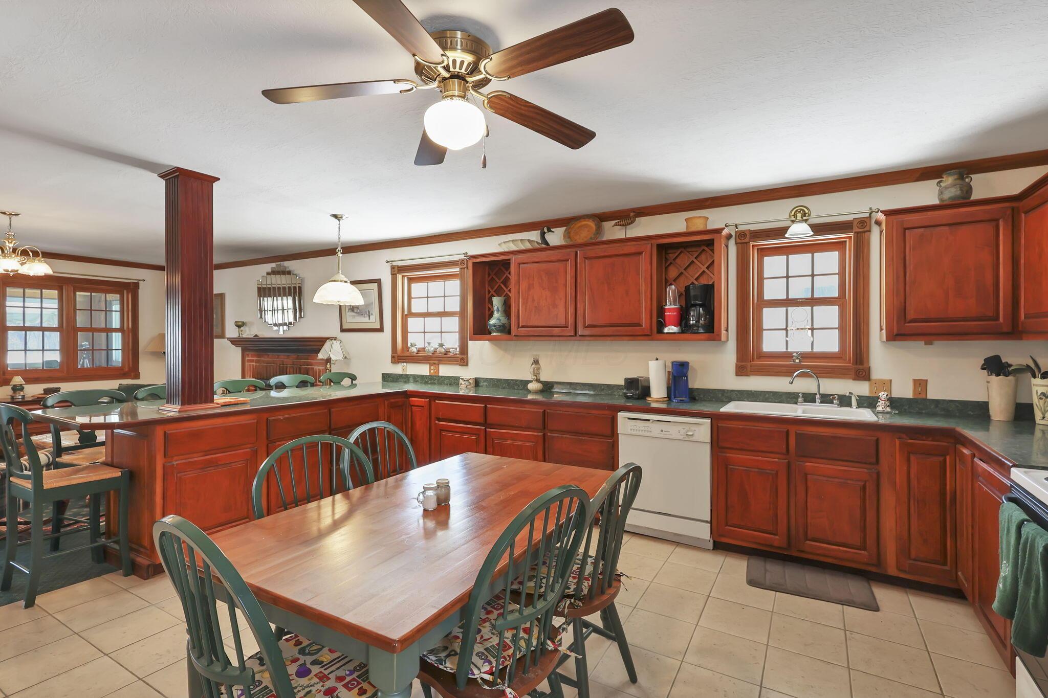 2098 Maya Lane, Sugar Grove, Ohio image 19