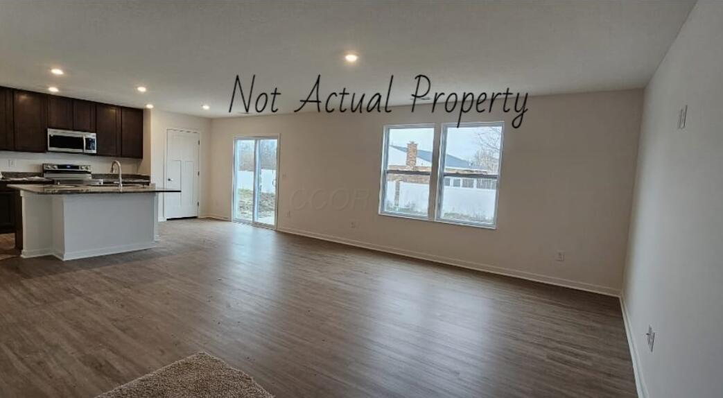2815 Horsham Drive, Grove City, Ohio image 2