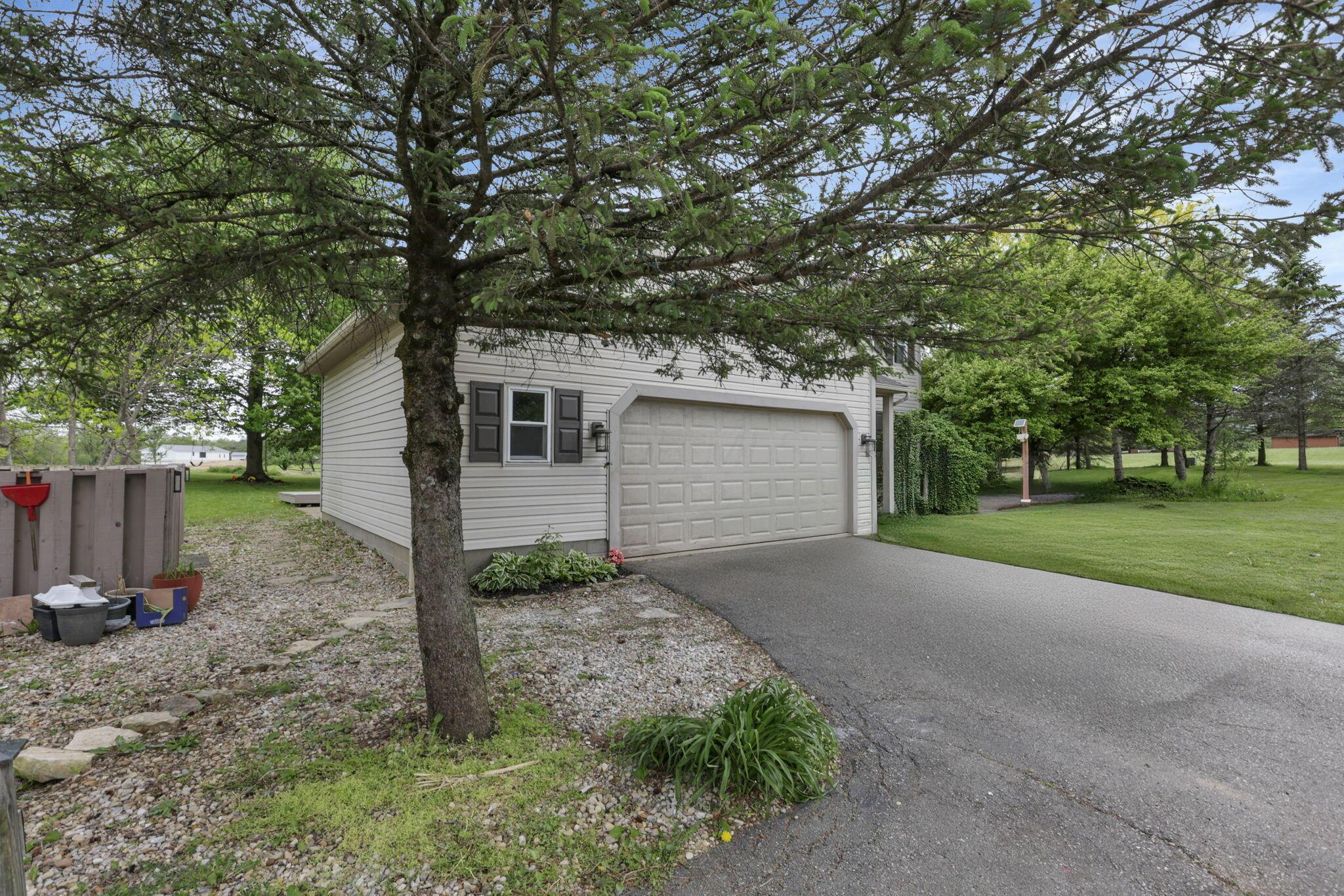 9219 Johnstown Utica Road