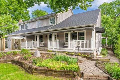 Photo of 45 E California Avenue, Columbus, OH 43202 (MLS # 226002779)