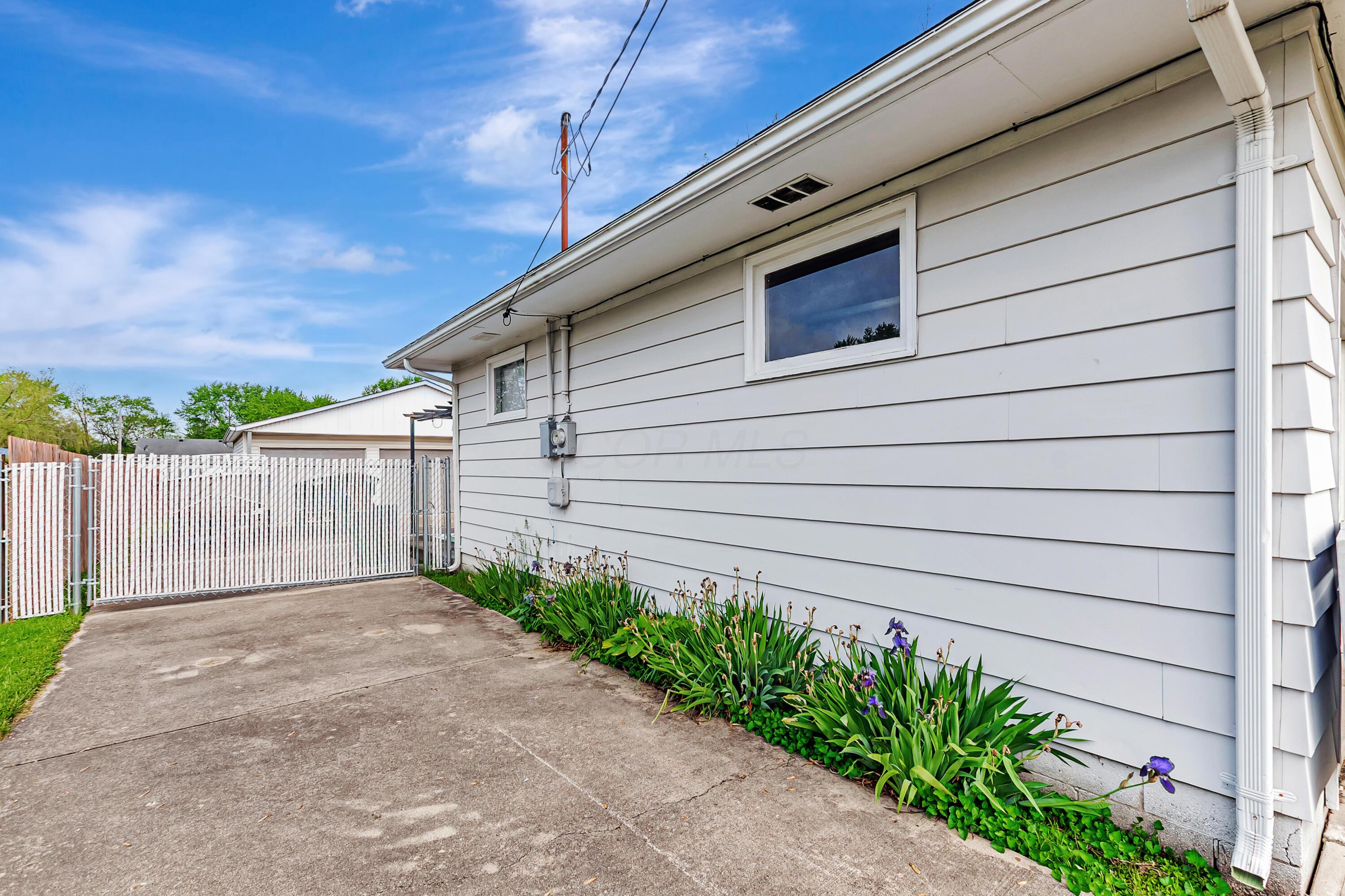 805 Geron Drive, Springfield, Ohio image 38