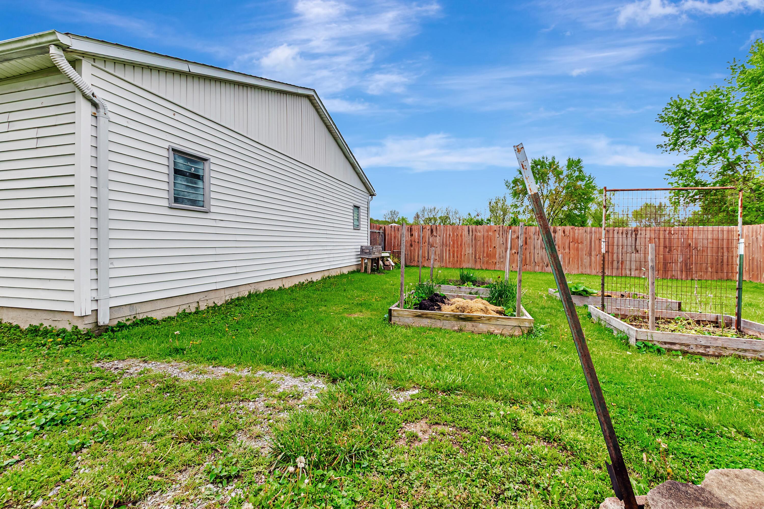 805 Geron Drive, Springfield, Ohio image 36