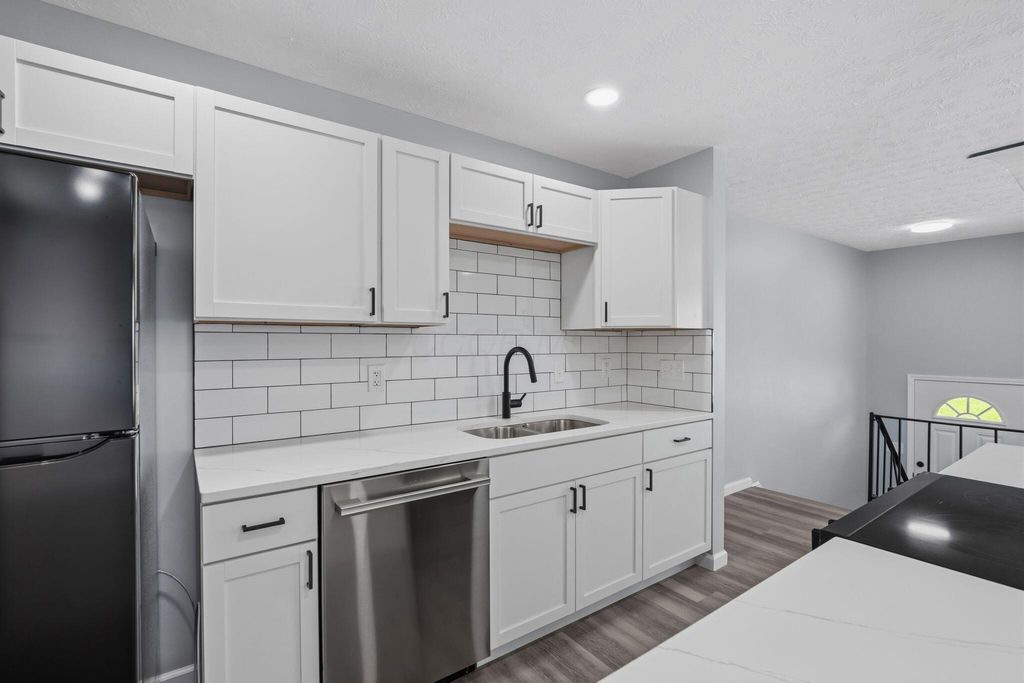 Photo of 6060 Tiverton Square W, Columbus, OH 43229 (MLS # 226014221)