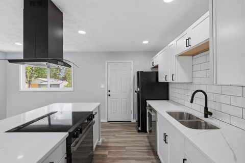 Photo of 6060 Tiverton Square W, Columbus, OH 43229 (MLS # 226014221)