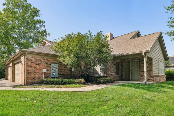 1355 WOODBERRY PL, COLUMBUS, OH 43230 - Image b5f3d47df0314f9b61b9be61d79376a4/358490796