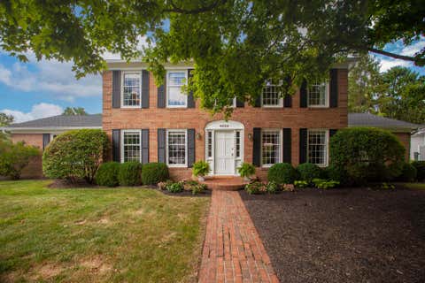 Photo of 4325 Crown Point Drive, Columbus, OH 43220 (MLS # 226028635)