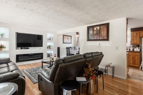 Tiny photo for 3463 Green Meadows Street, Columbus, OH 43207 (MLS # 225037193)