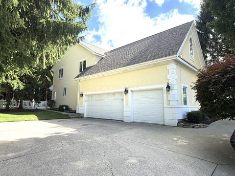 Tiny photo for 220 Bent Pines Court, Bellefontaine, OH 43311 (MLS # 226036523)
