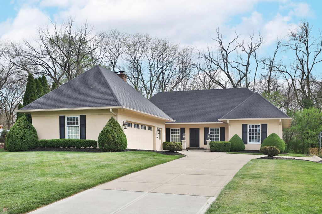 Photo of 309 Melbourne Place, Worthington, OH 43085 (MLS # 226012381)