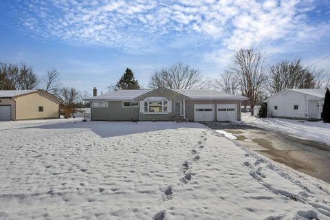 Photo of 79 James Avenue, Heath, OH 43056 (MLS # 225045912)