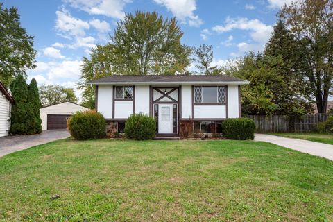 Photo of 1687 Brookfield Square S, Columbus, OH 43229 (MLS # 225039635)