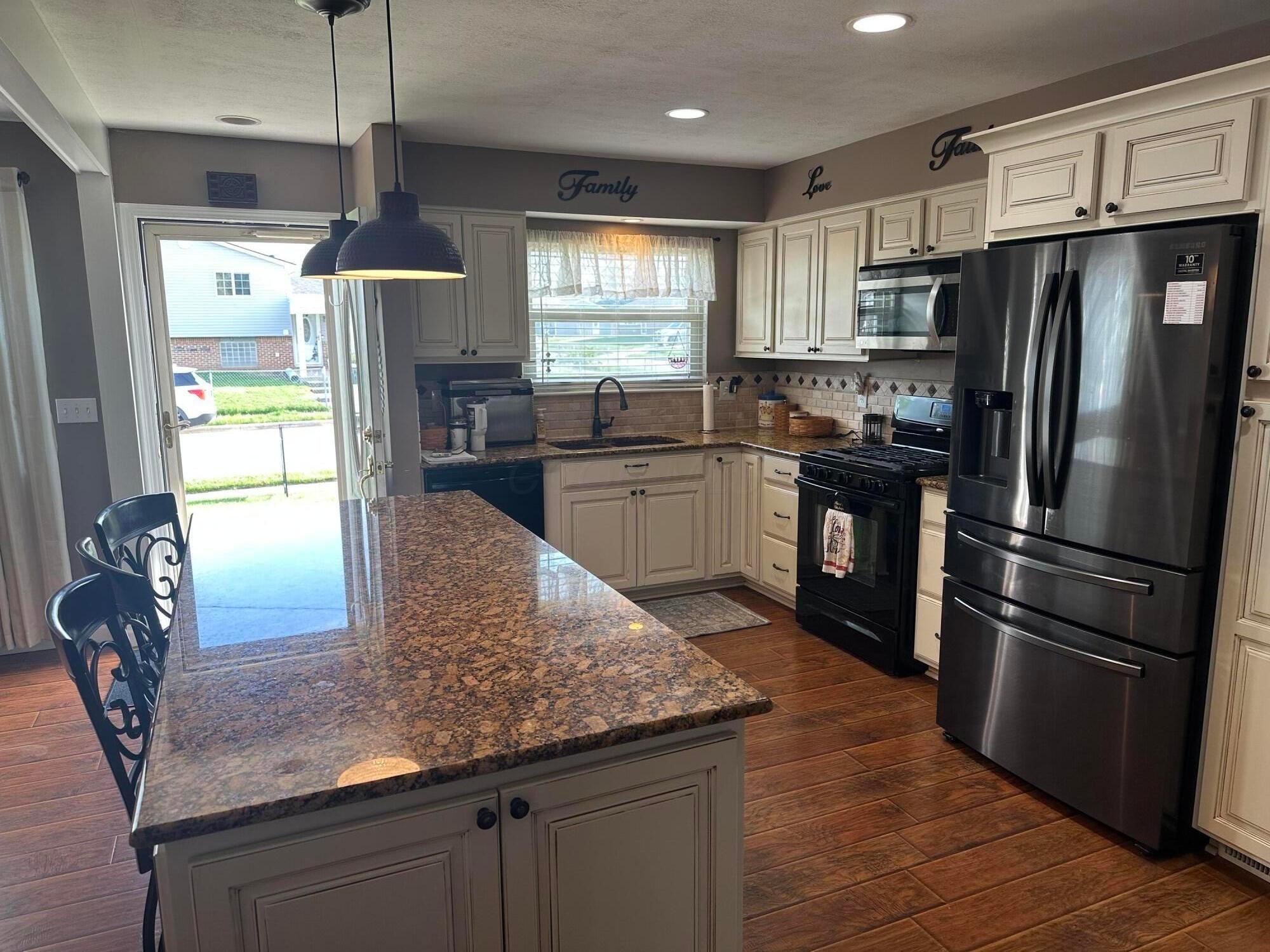 854 Crescent Drive, West Jefferson, Ohio image 4