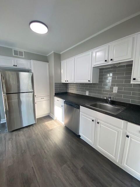 Photo of 236 W Kanawha Avenue, Columbus, OH 43214 (MLS # 225044953)