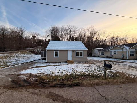 Photo of 1233 Ohio Avenue, Logan, OH 43138 (MLS # 226000302)