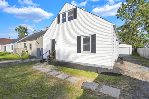 Photo of 864 S Waverly Street, Columbus, OH 43227 (MLS # 226037040)