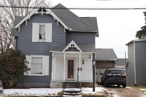 Photo of 600 E Chestnut Street 1/2 #1/2, Mount Vernon, OH 43050 (MLS # 226004579)