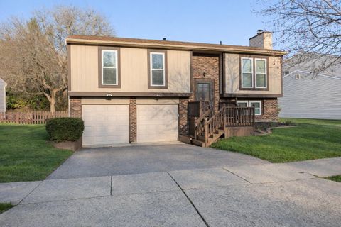 Photo of 2152 Camelback Drive, Columbus, OH 43228 (MLS # 226010898)