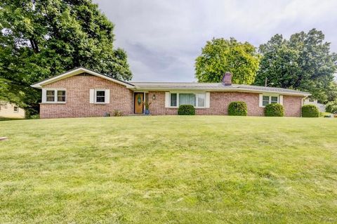 Photo of 205 Marita Drive, Mount Vernon, OH 43050 (MLS # 226020932)