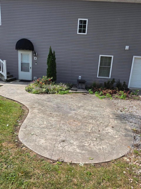 Tiny photo for 4 Rosebraugh Circle E, Buckeye Lake, OH 43008 (MLS # 226033871)